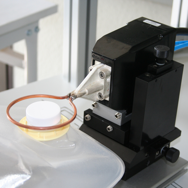 電磁感應加熱設備用于塑料機械設備的優勢解析