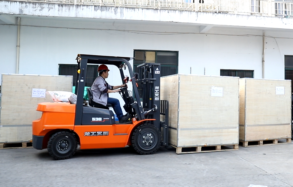 宏創(chuàng)高頻設(shè)備現(xiàn)已開(kāi)始順利發(fā)貨至越南!(圖1) 宏創(chuàng)高頻設(shè)備現(xiàn)已開(kāi)始順利發(fā)貨至越南!(圖1)