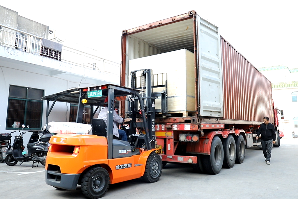 宏創(chuàng)高頻設(shè)備現(xiàn)已開(kāi)始順利發(fā)貨至越南!(圖2) 宏創(chuàng)高頻設(shè)備現(xiàn)已開(kāi)始順利發(fā)貨至越南!(圖2)