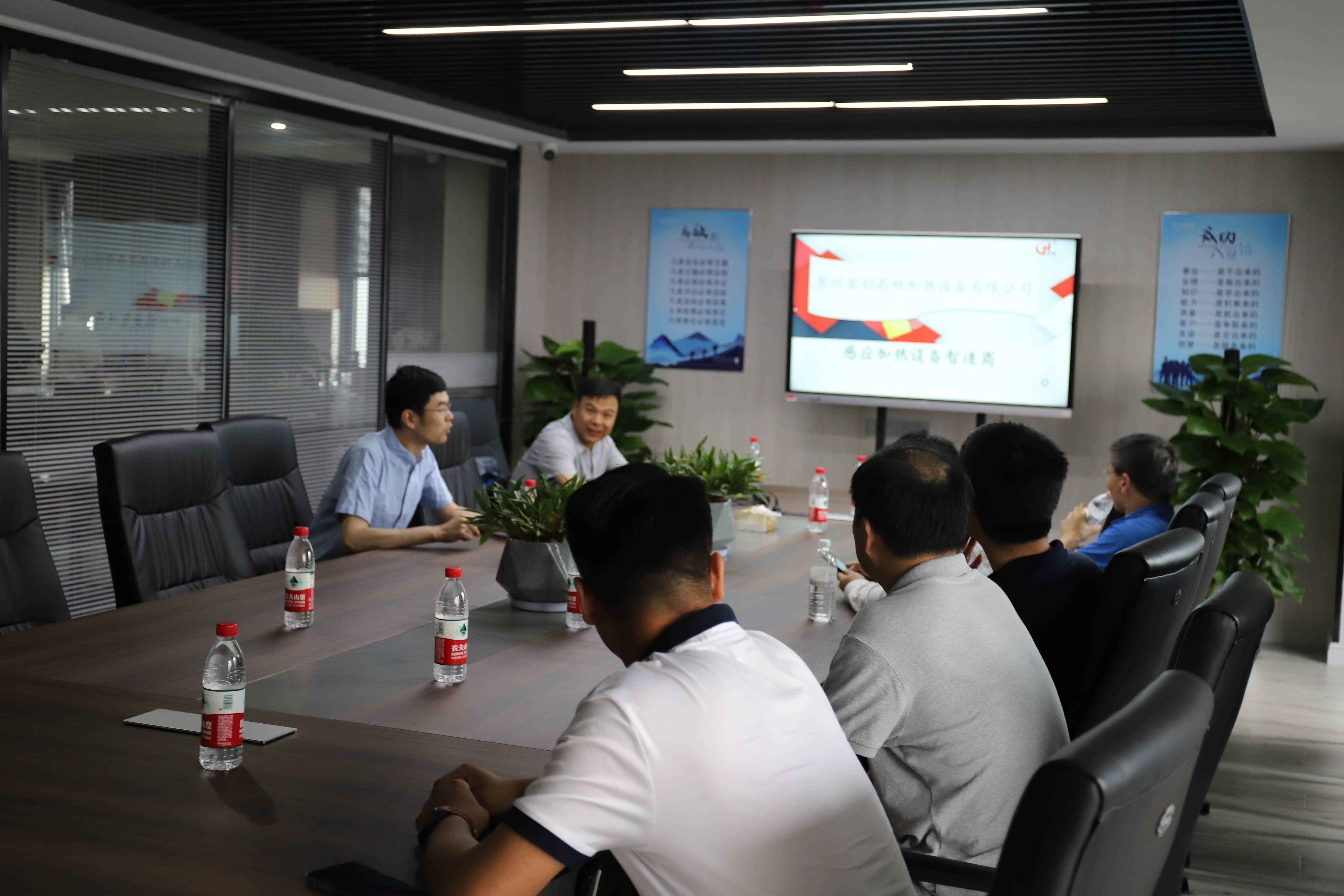 科創(chuàng)園領(lǐng)導(dǎo)和熱處理專家來(lái)指導(dǎo)工作(圖1)